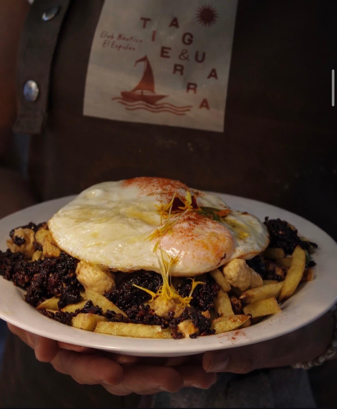 Huevos Rotos con Morcilla en Texturas